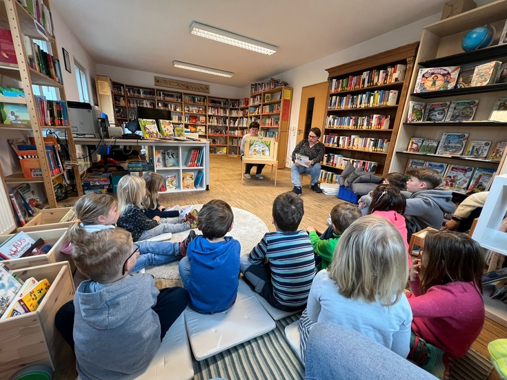 Besuch Kindergarten in der Bücherei